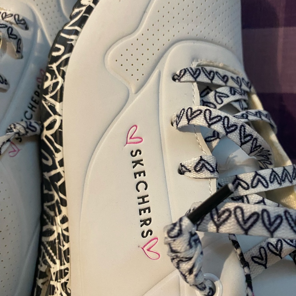 SKECHERS WOMENS SZ 9 like new